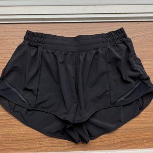 Lululemon Hotty Hot Low Rise Lined Short 2.5" Black, Size 6